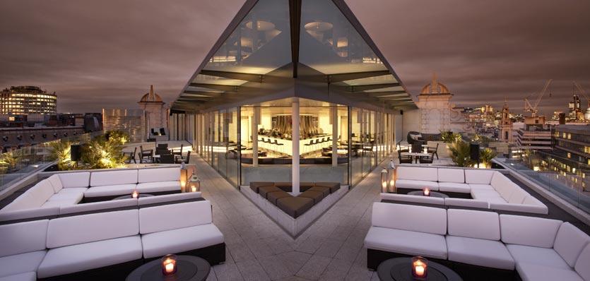 Yes, we know this post is not about the Radio bar, but it is too stunning not to show you.
