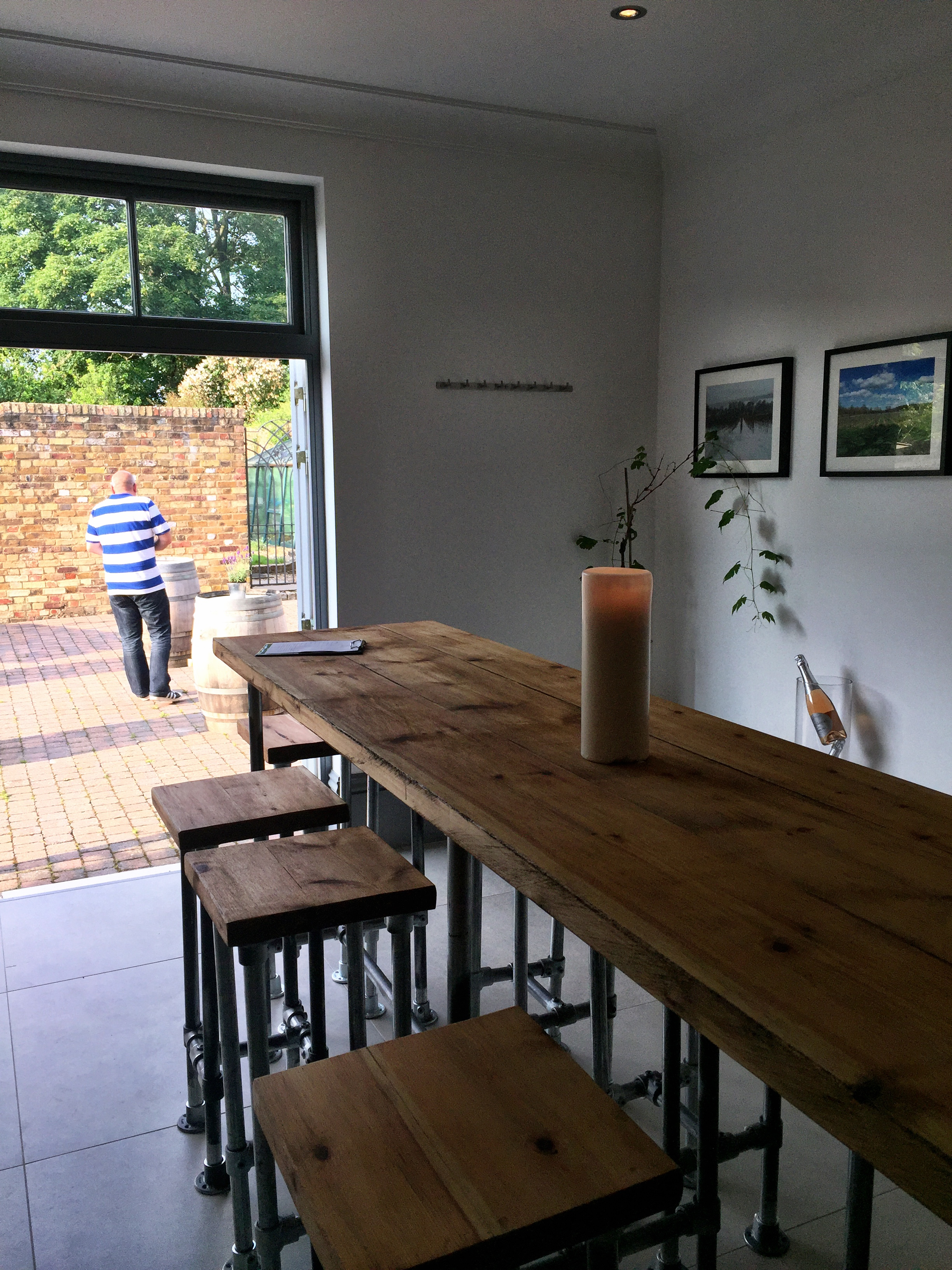 THE MOUNT VINEYARD | SHOREHAM KENT | BAR | WE LOVE FOOD, IT'S ALL WE EAT.