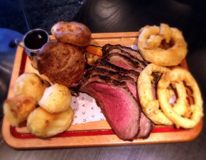 SUNDAY ROAST | WE LOVE FOOD, IT'S ALL WE EAT