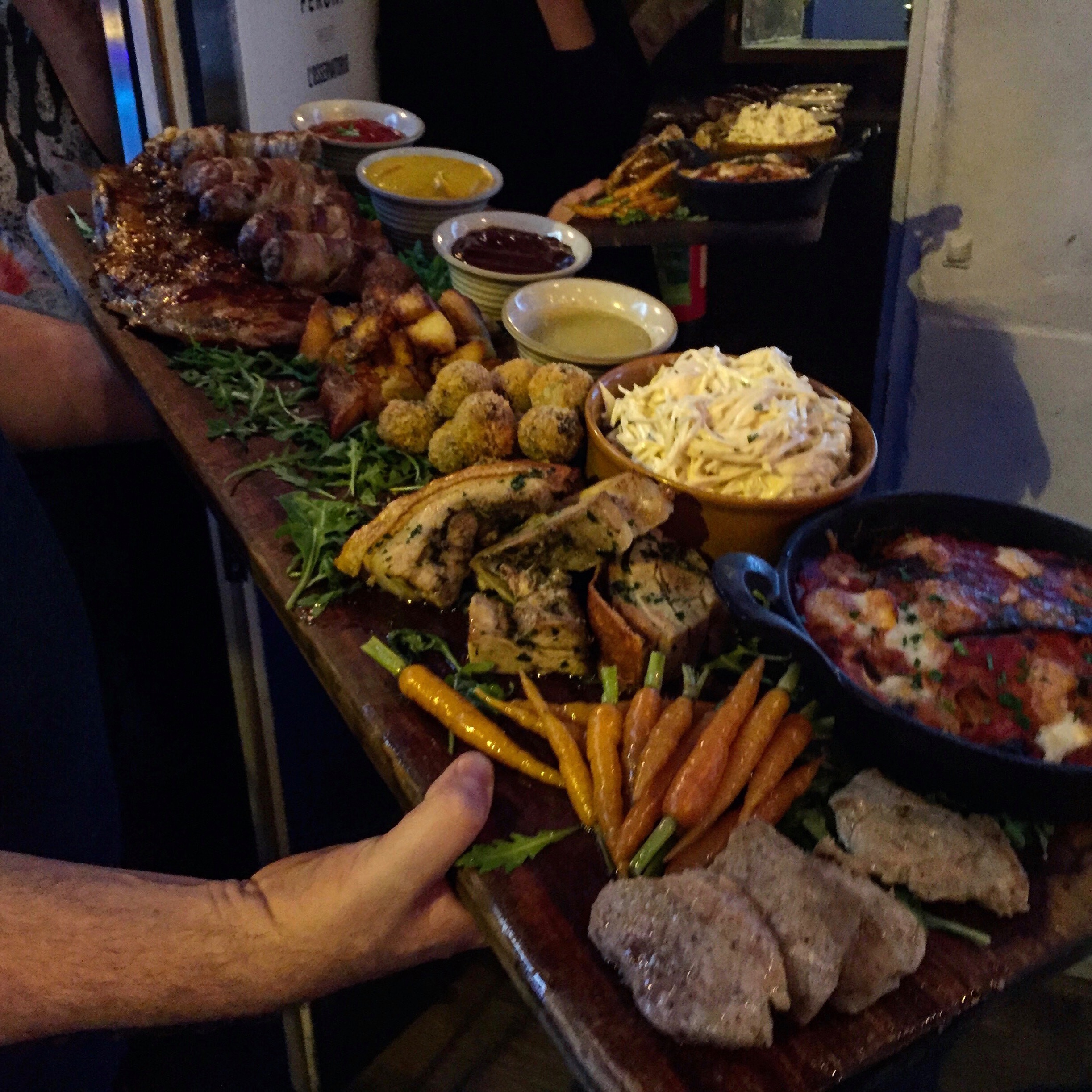 IL PORCO | HOUSE OF PERONI | BUNGA BUNGA | HOG ROAST | WE LOVE FOOD, IT'S ALL WE EAT