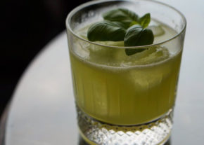 GONG | Jorg Meyer | Basil Gin Smash | Le Lion in Hamburg | WE LOVE FOOD, IT'S ALL WE EAT