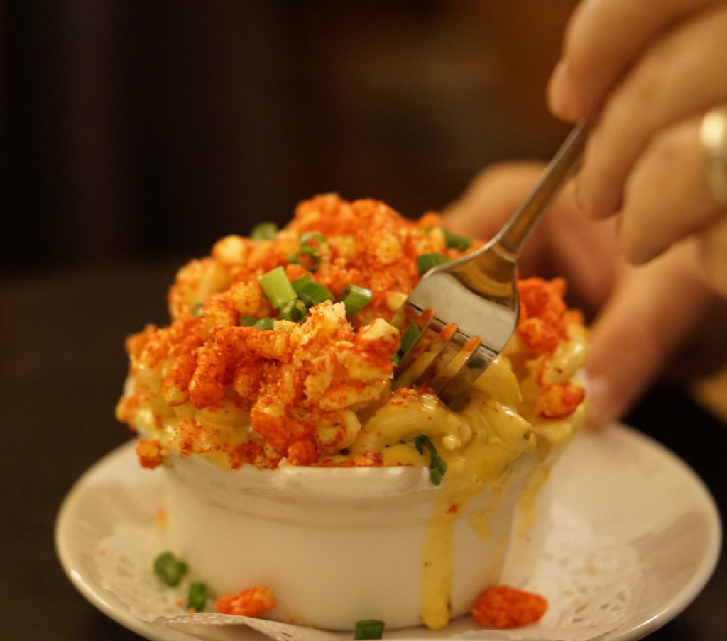 MAC-AND-CHEETOS-THE-ATTIC-ON-BROADWAY-LONG-BEACH-LOS-ANGELES-WE-LOVE-FOOD-ITS-ALL-WE-EAT